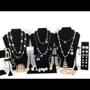 Exquisite pearls in gold jewelry bundle.